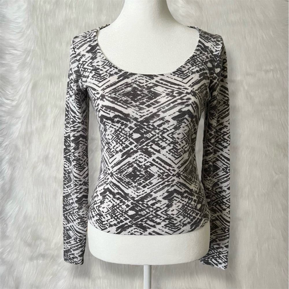 Mudd Grunge Style Soft Gray & White Patterned Long Sleeve Top